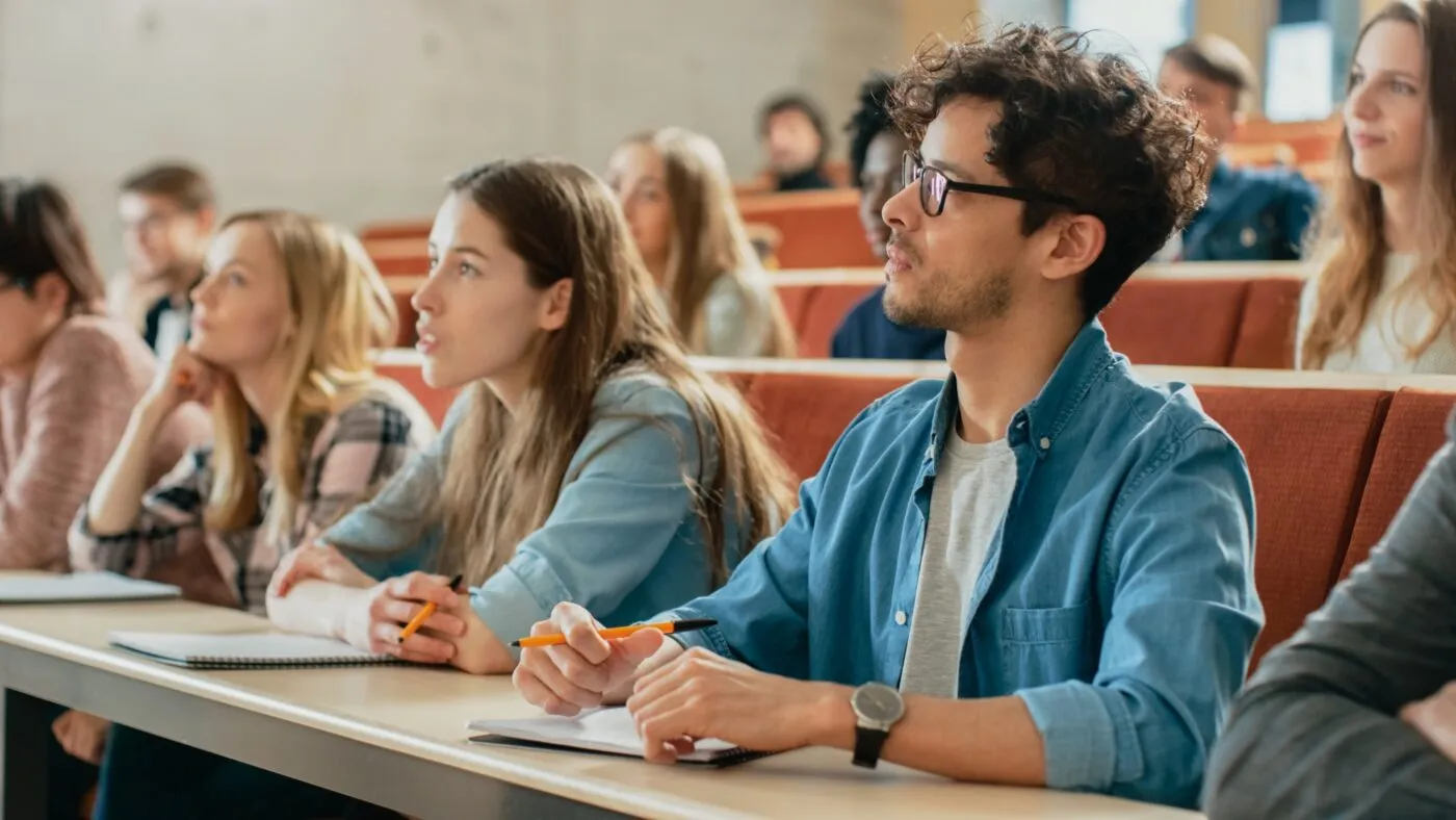 PA4 2023 Nachhaltigkeit Ausbildung AdobeStock Gorodenkoff 206335315